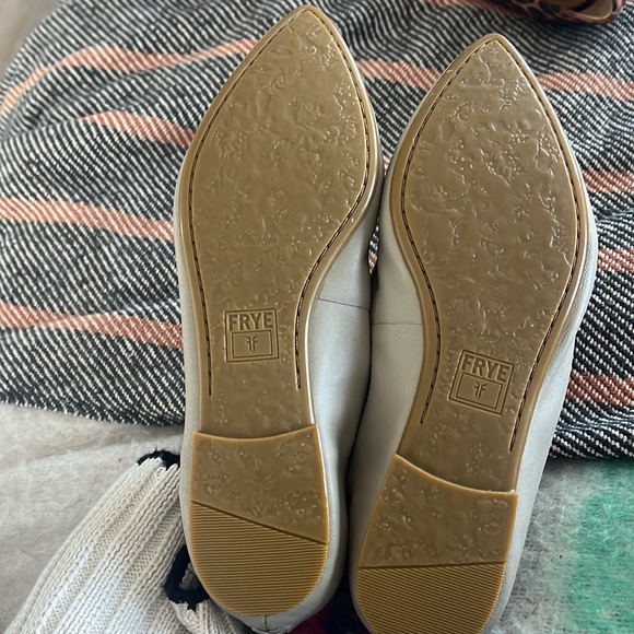 Frye Regina ballet flats NWOT - Picture 2 of 3